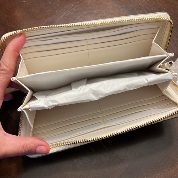 Coach Embossed Logo Leather Accordion Wallet - Picture 4 of 4